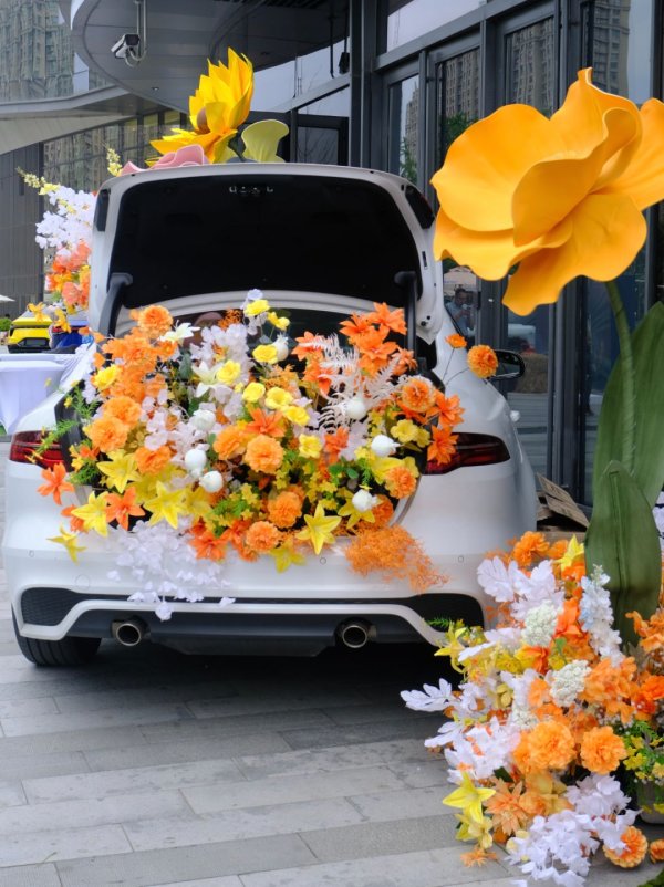 好牛配资 巨型花瀑、创意展车、精美文创......来看后备箱里的文化美学→