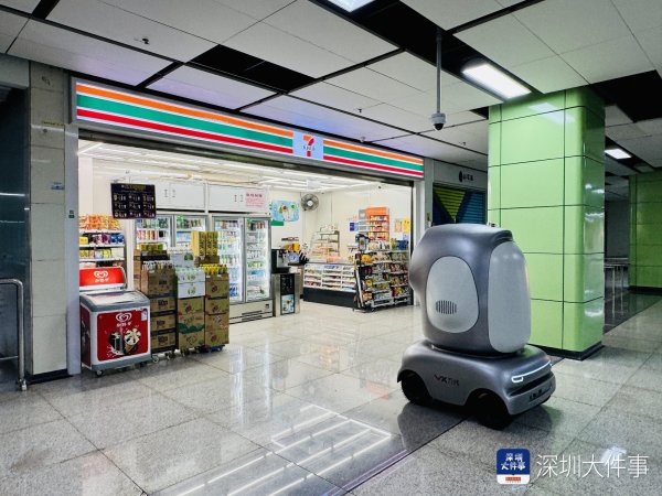 雅休配资 应用场景再上新，深圳机器人搭地铁“上岗”打工送货
